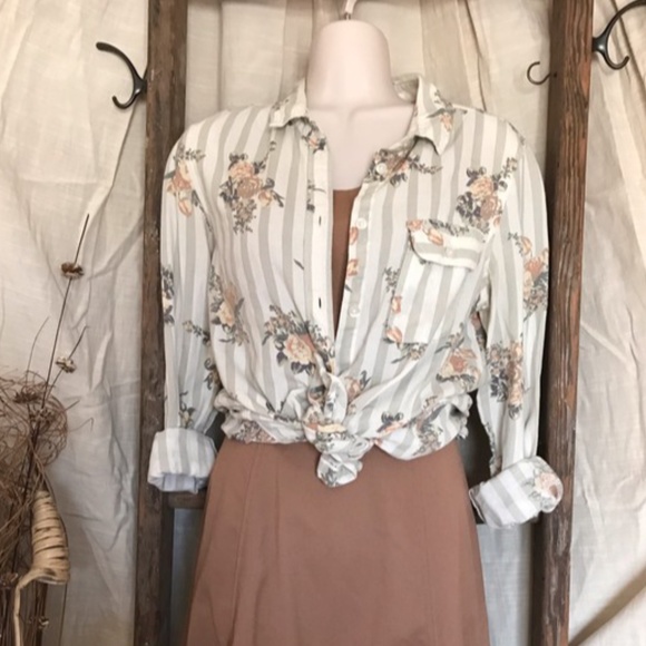 BDG Vintage Wash Floral Button Up - Picture 2 of 4